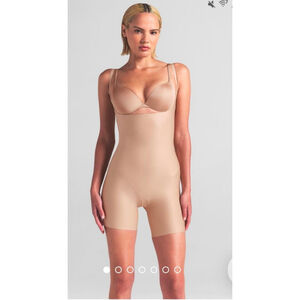 NWT Skims Body Butt Padded Mid Thigh Bodysuit Size XL